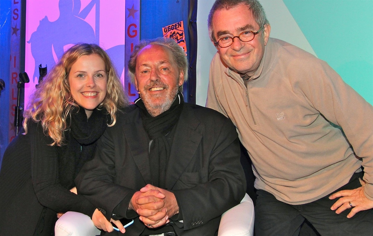 Auf der Bühne in Hamburg (von links): Esther Rieger-Breuer, Peter Rieger, Manfred Gillig-Degrave