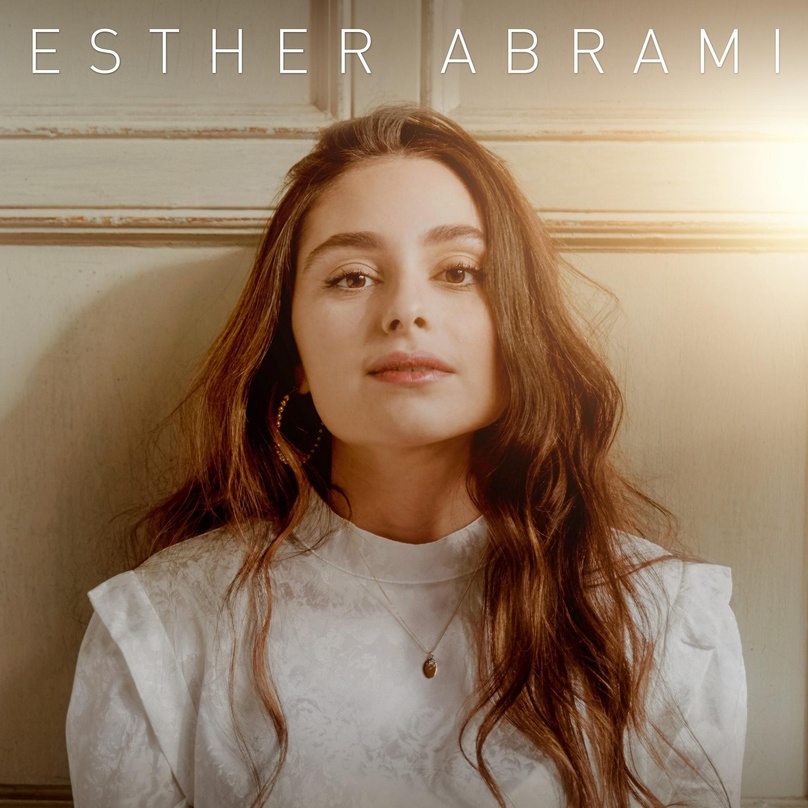 Esther Abrami veröffentlicht über Sony Classical ihr selbstbetiteltes Debütalbum
