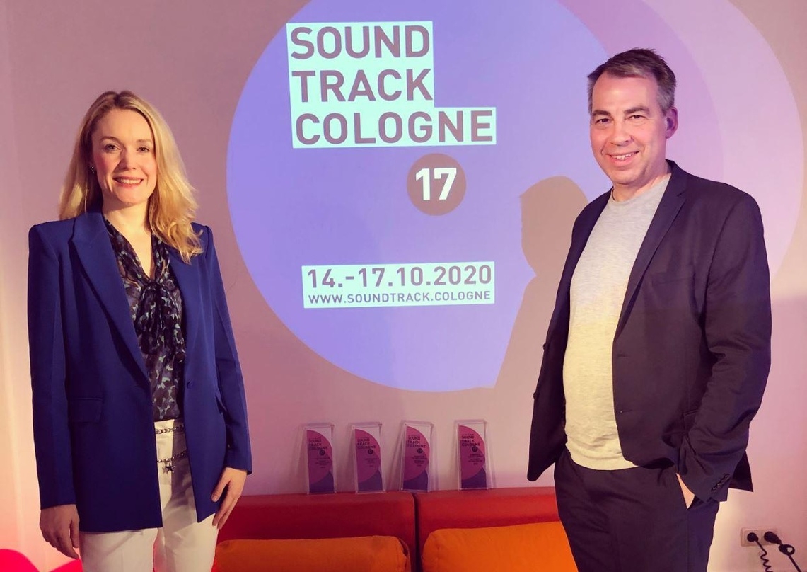Haben zahlreiche Preise verliehen: Moderatorin Hanna Sophie Lücke und Michael Aust (Geschäftsführer Televisor und Veranstalter SoundTrack_Cologne)