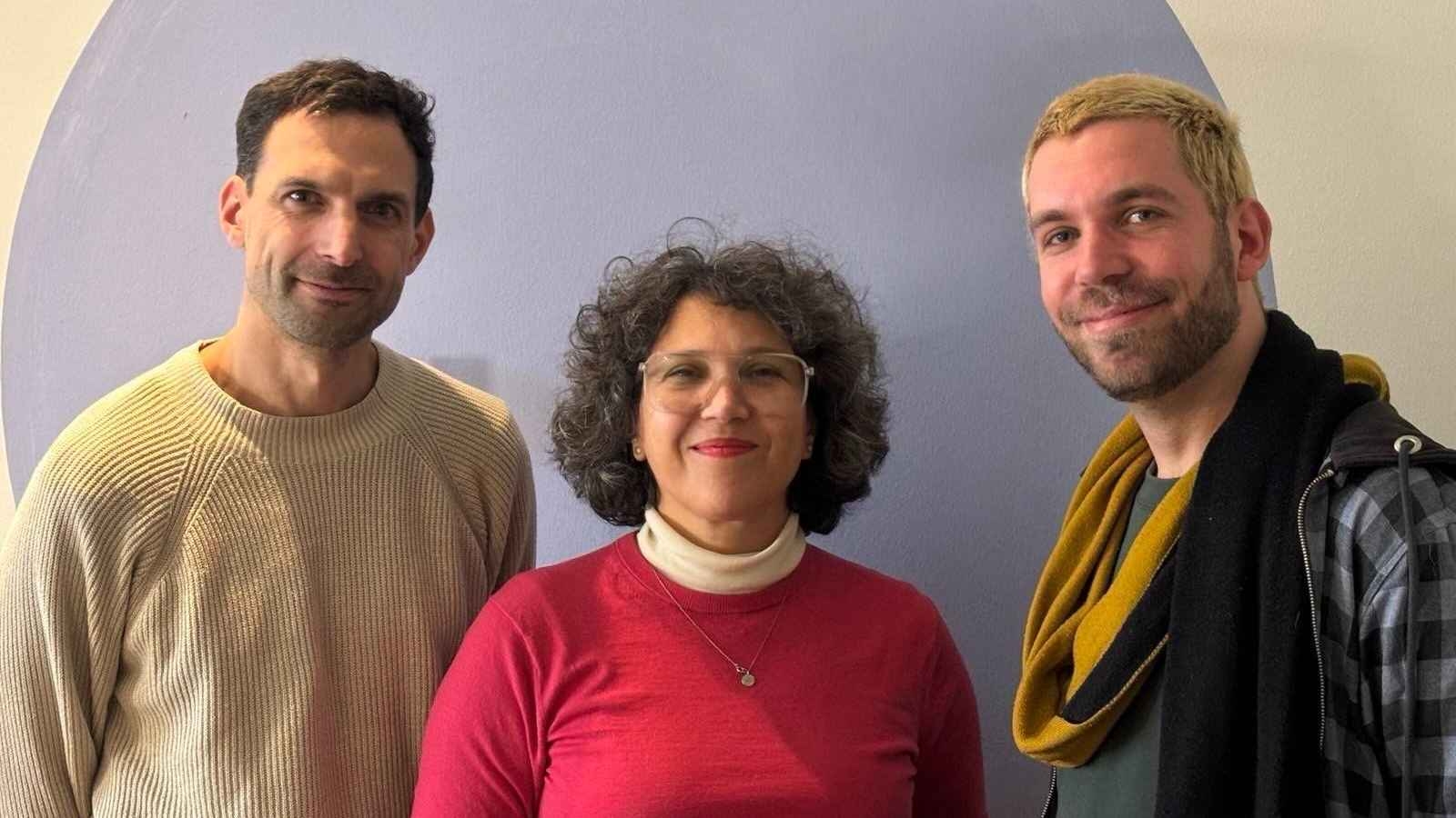 Das Gründer-Duo Fabian Driehorst und Vanessa Ciszewski und Mitarbeiter Oscar Bittner von Pom Pom Animation