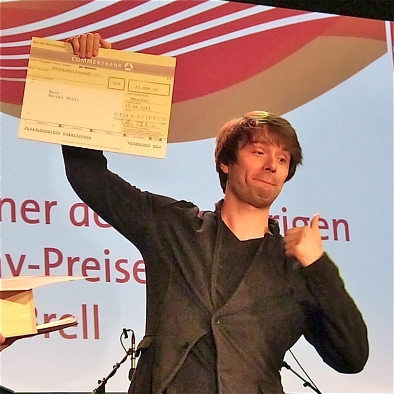 Freut sich über einen 15.000-Euro-Scheck: Fred-Jay-Preisträger Marcel Brell