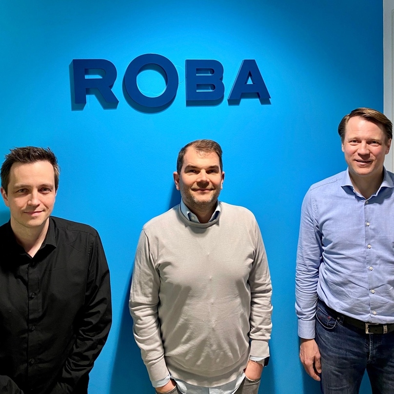 Besiegelten die weitere Zusammenarbeit (von links): Marco Völkel, Martin Königsmann (beide MGNFY) und Christian Baierle (Roba Music)