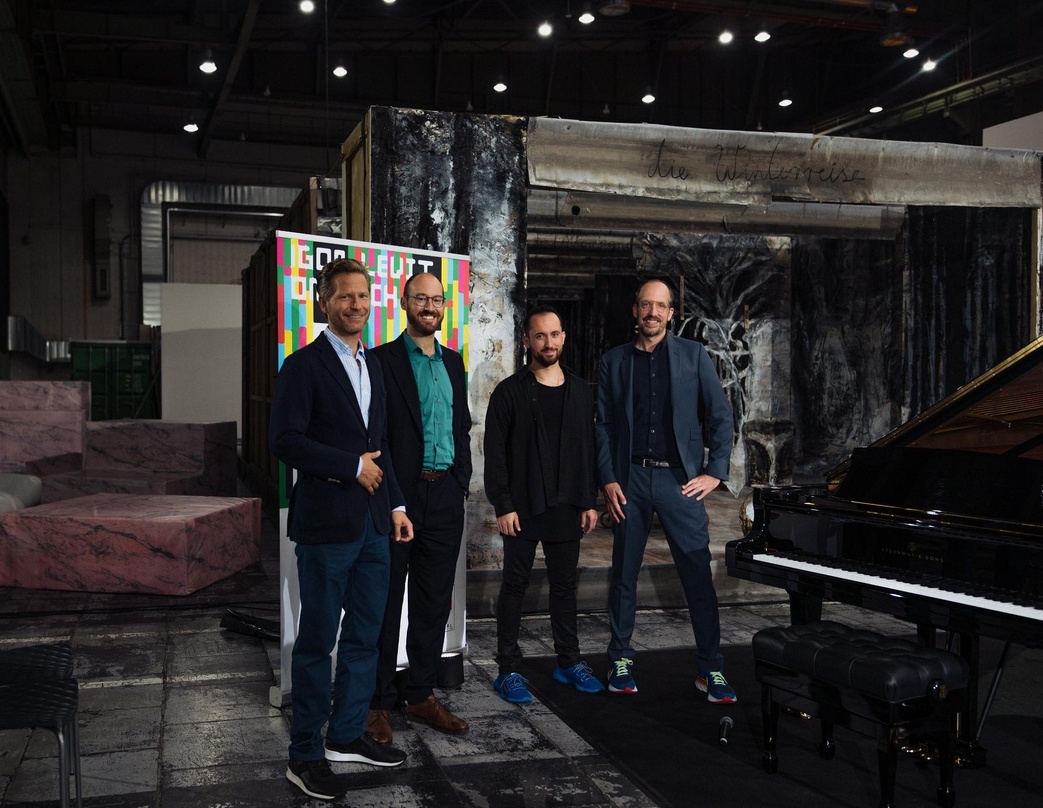 Trafen sich in Berlin (von links): Per Hauber (President Sony Classical), Neil Fisher (The Times), Igor Levit und Christoph Niemann 