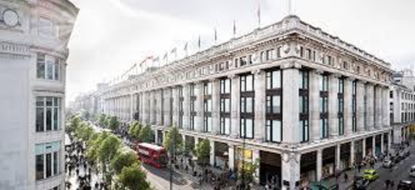 Das Kaufhaus Selfridges residiert an der Oxford Street im Herzen Londons