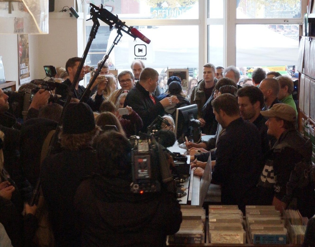 Volles Haus: Revolverheld kamen zur offiziellen Eröffnung der Plattenladenwoche 2016 zu Rekord in Hamburg ...