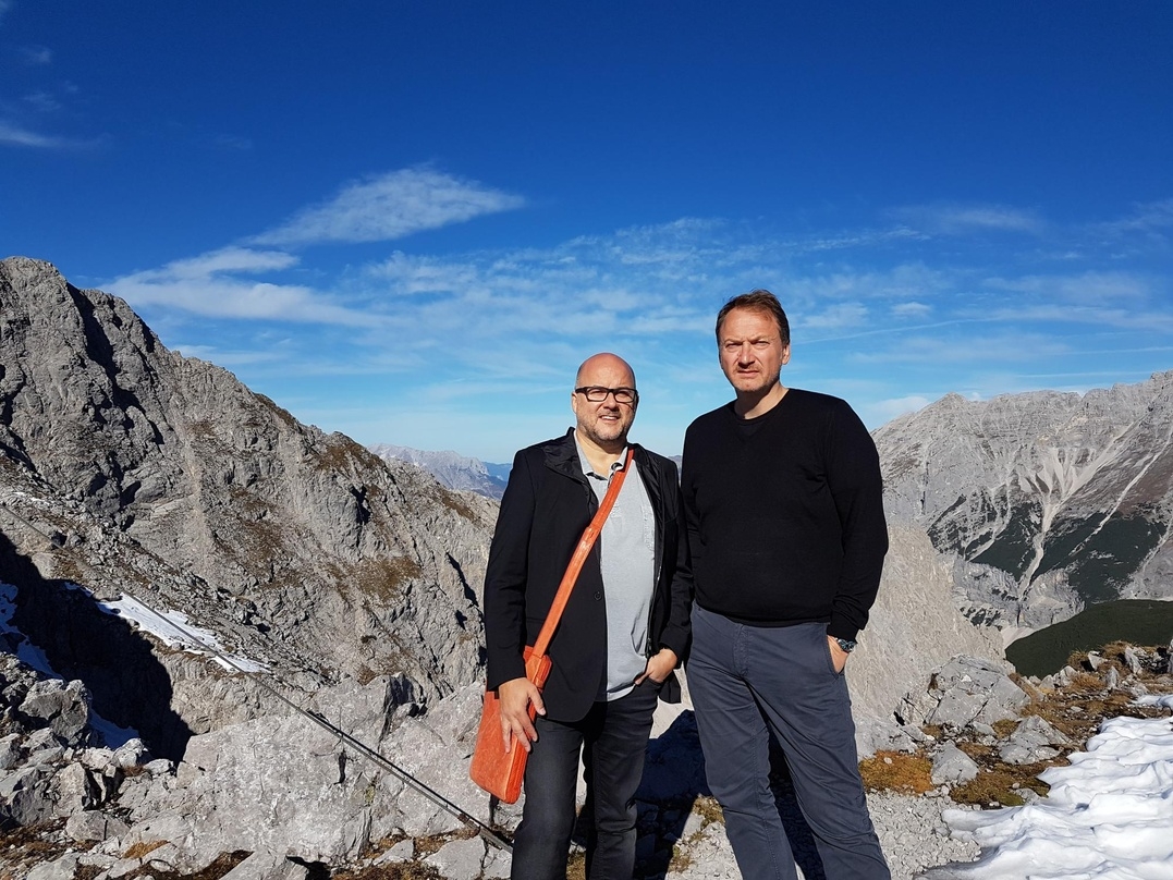 Trafen sich zur Vertragsunterzeichnung auf dem Karwendel bei Innsbruck: Andreas Schubert (links) und Markus Hartmann