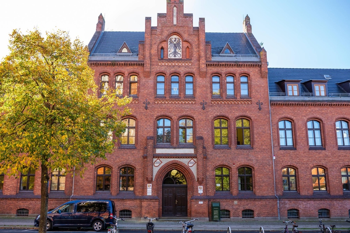 Das Oberverwaltungsgericht Mecklenburg-Vorpommern gab einem Eilantrag von 14 AfD-Abgeordneten teilweise statt