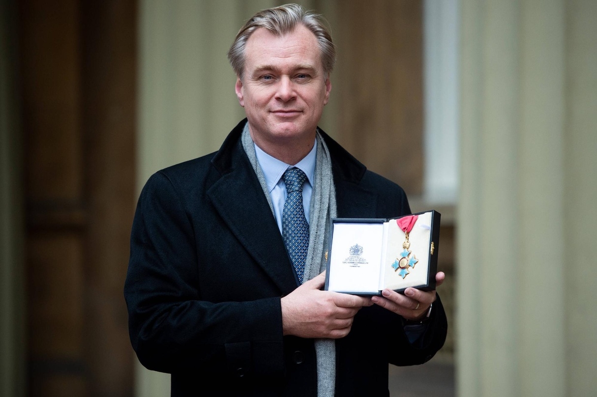 Christopher Nolan bei der Verleihung eines britischen Ritterordens für Verdienste um den Film im Dezember 2019
