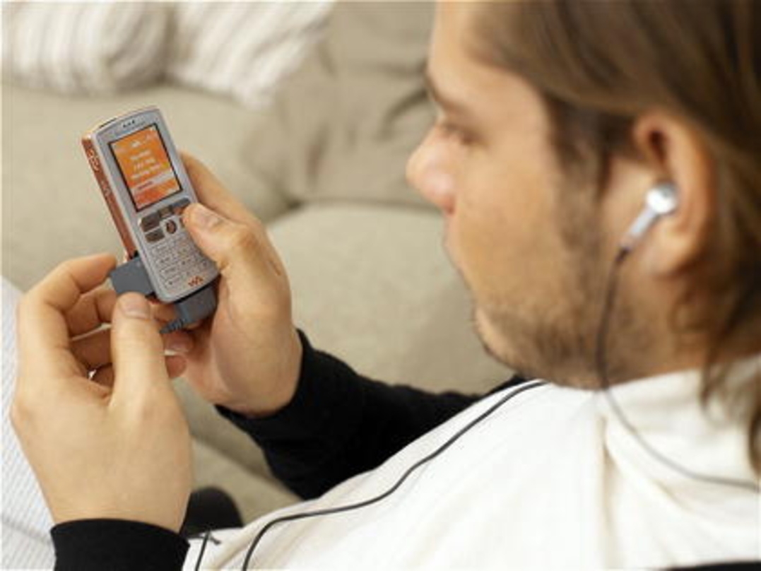 Hier spielt die Musik bis zu 15 Stunden lang: W800i von Sony Ericsson