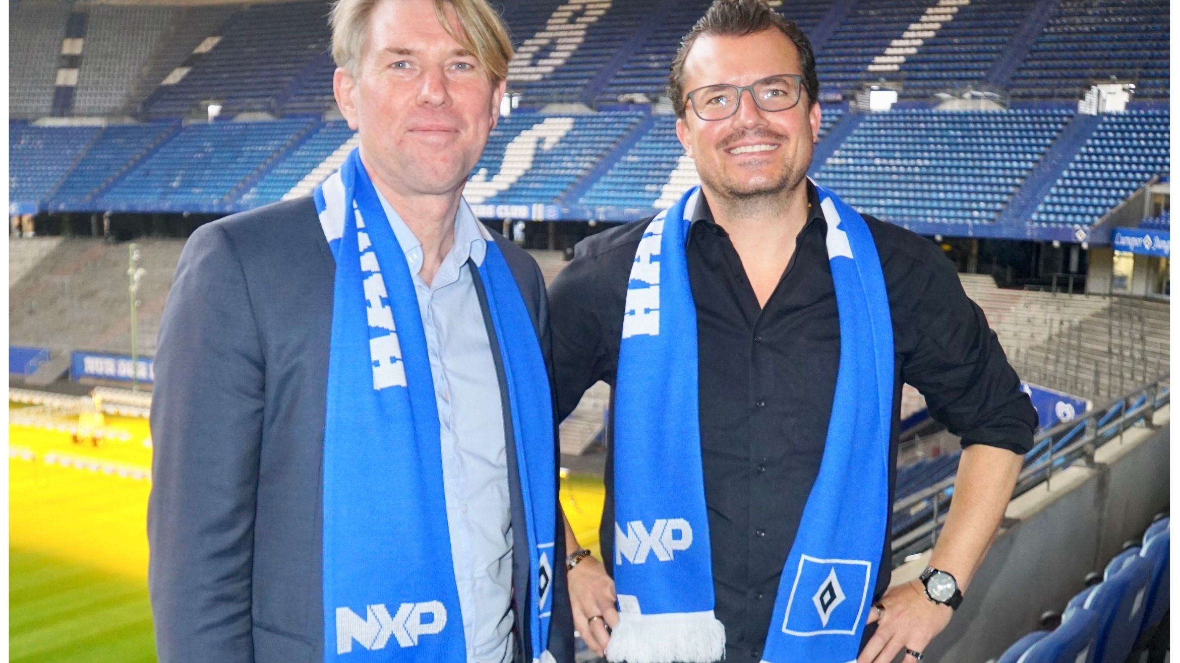 v.l.: Christian Wiebus von NXP und HSV-Marketingchef Philipp Mokrohs – 