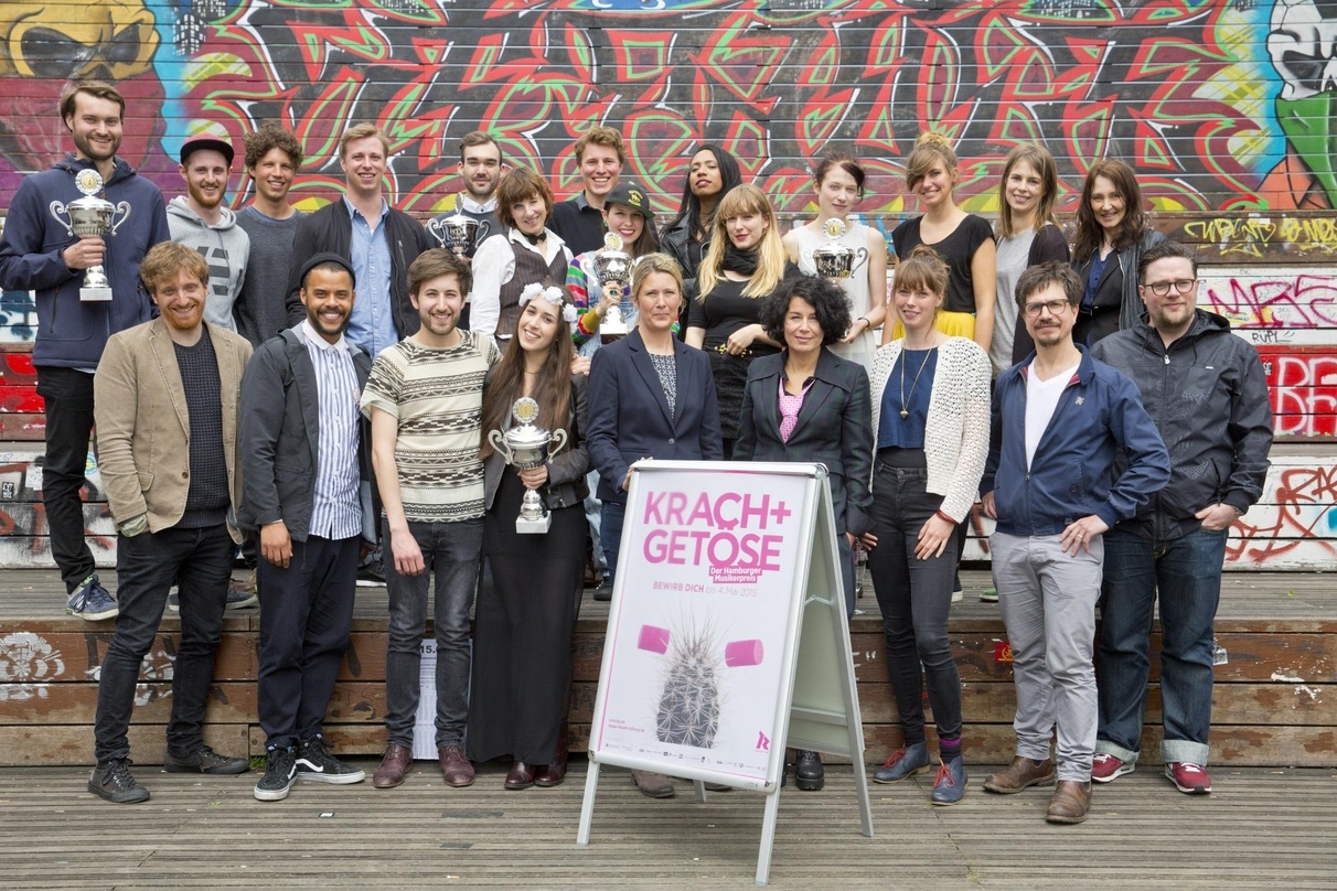 Feierten gemeinsam: die Organisatoren und Sieger von Krach & Getöse 2015