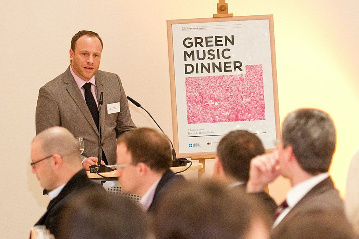 Liefert grüne Denkanstöße: Jacob Bilabel, Gründer der Greeen Music Initiative, hier beim Green Music Dinner im März 2010 in Berlin
