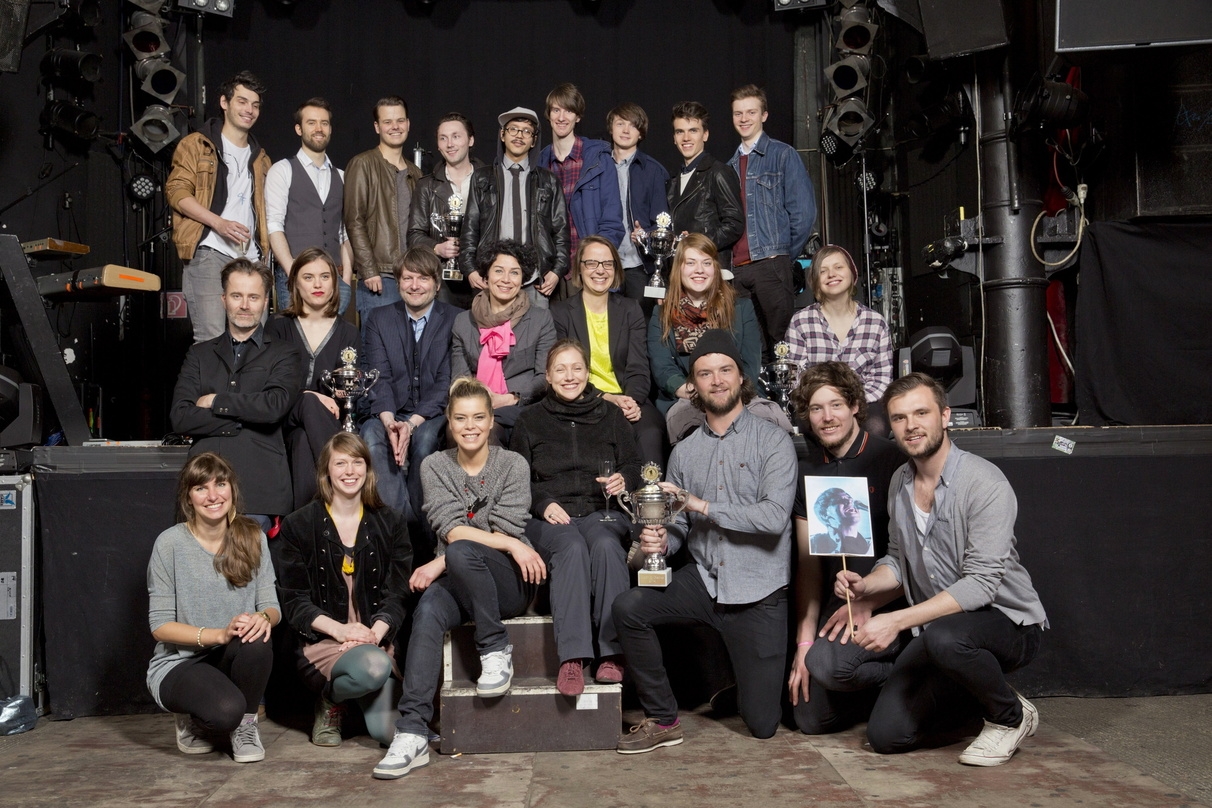 Bei der Preisverleihung am 9. April in Hamburg: die Gewinner und Initiatoren von "Krach & Getöse 2014"