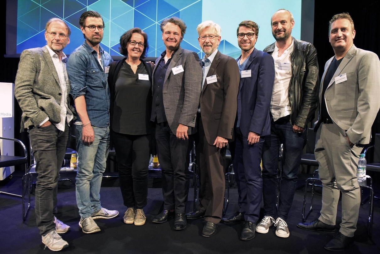Teilnehmer des Panels "Film im Zeitalter von Virtual und Augmented Reality" (v.l.): Dr. Peter Popp, Simon Amberger, Astrid Kahmke, Oliver Simon, Dr. Johannes Steurer, Markus Brandmair, Clarens Grollmann und Moderator Stephan Steininger