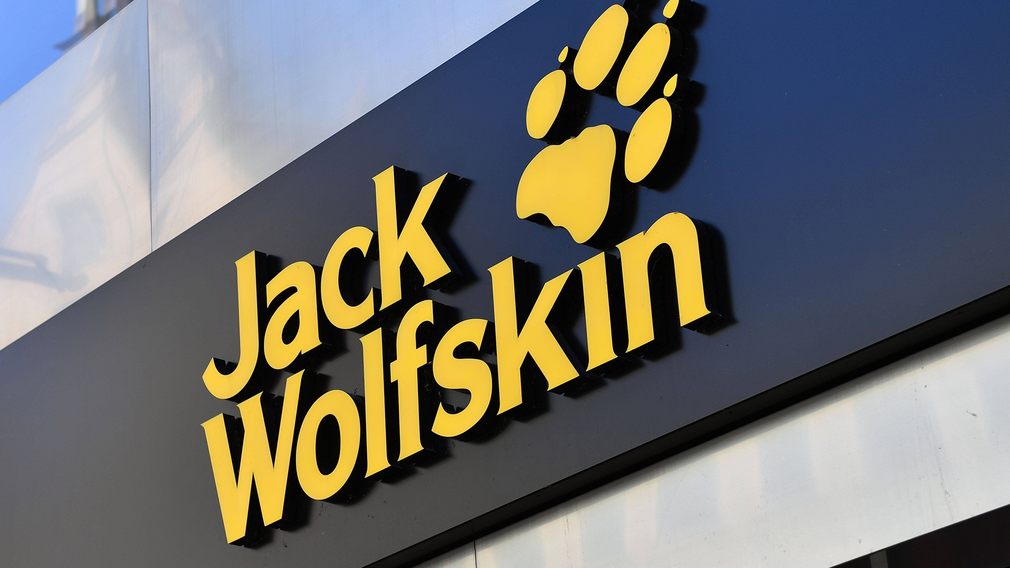 Noch zeigt der Store das alte Jack-Wolfskin-Logo –