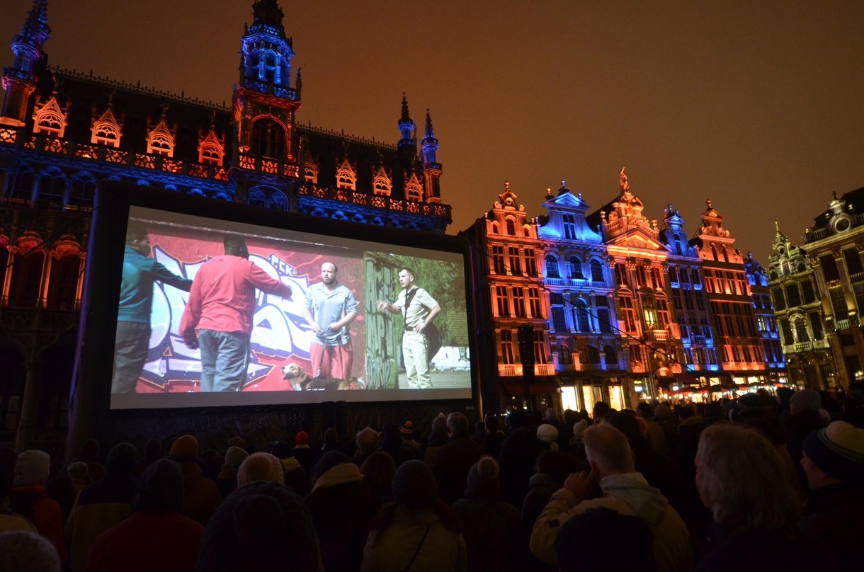 Auf dem Grand Place in Brüssel ist am vergangenen Samstag die Open-Air-Kino-Saison eröffnet worden