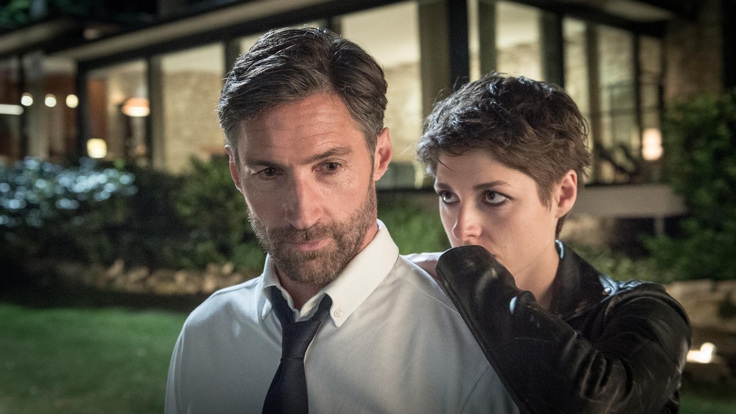 Benjamin Sadler und Katharina Nesytowa im ZDF-Thriller "Ein verhängnisvoller Plan"