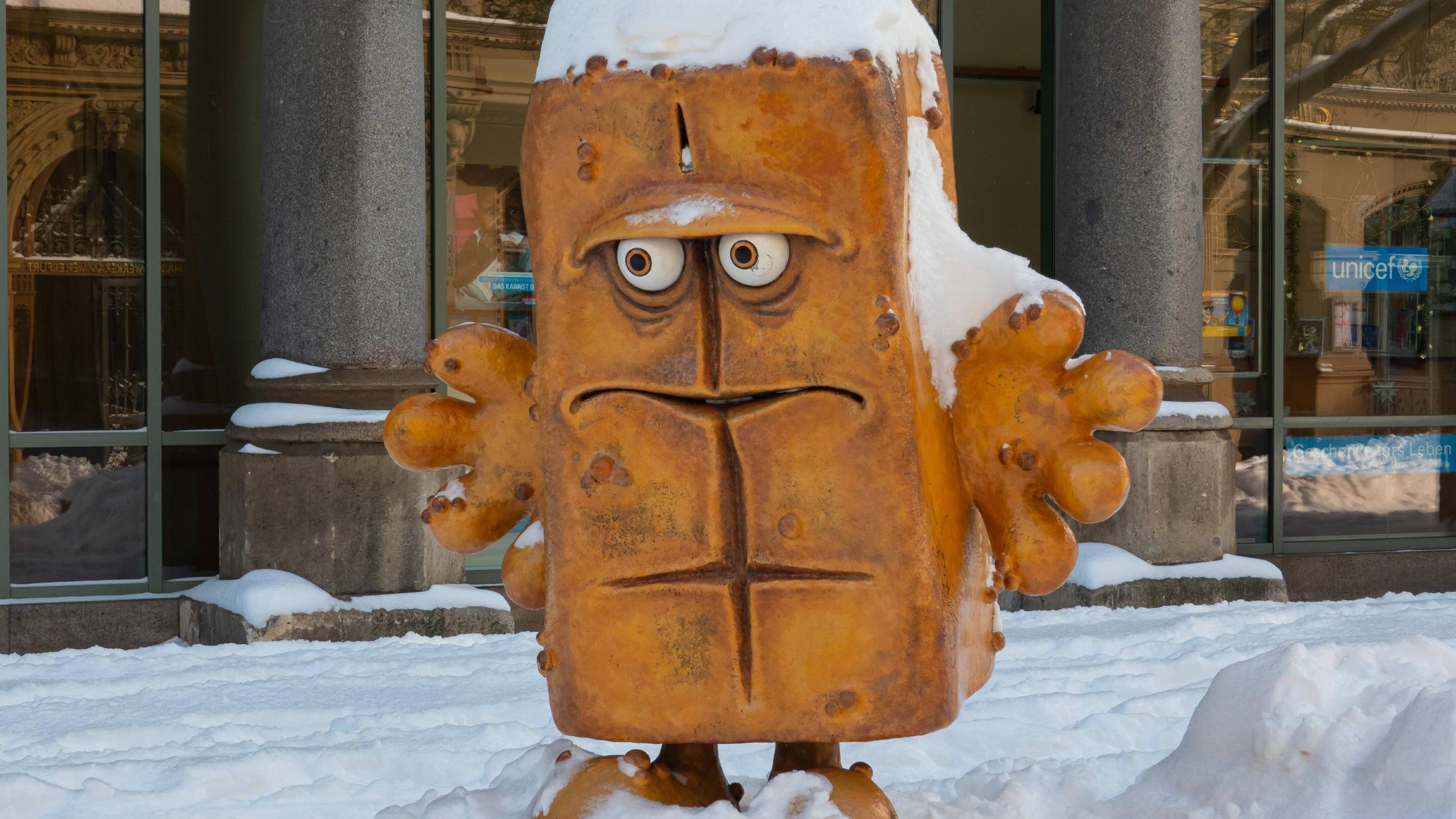 Die KiKA-Figur Bernd das Brot als Plastik in Erfurt –