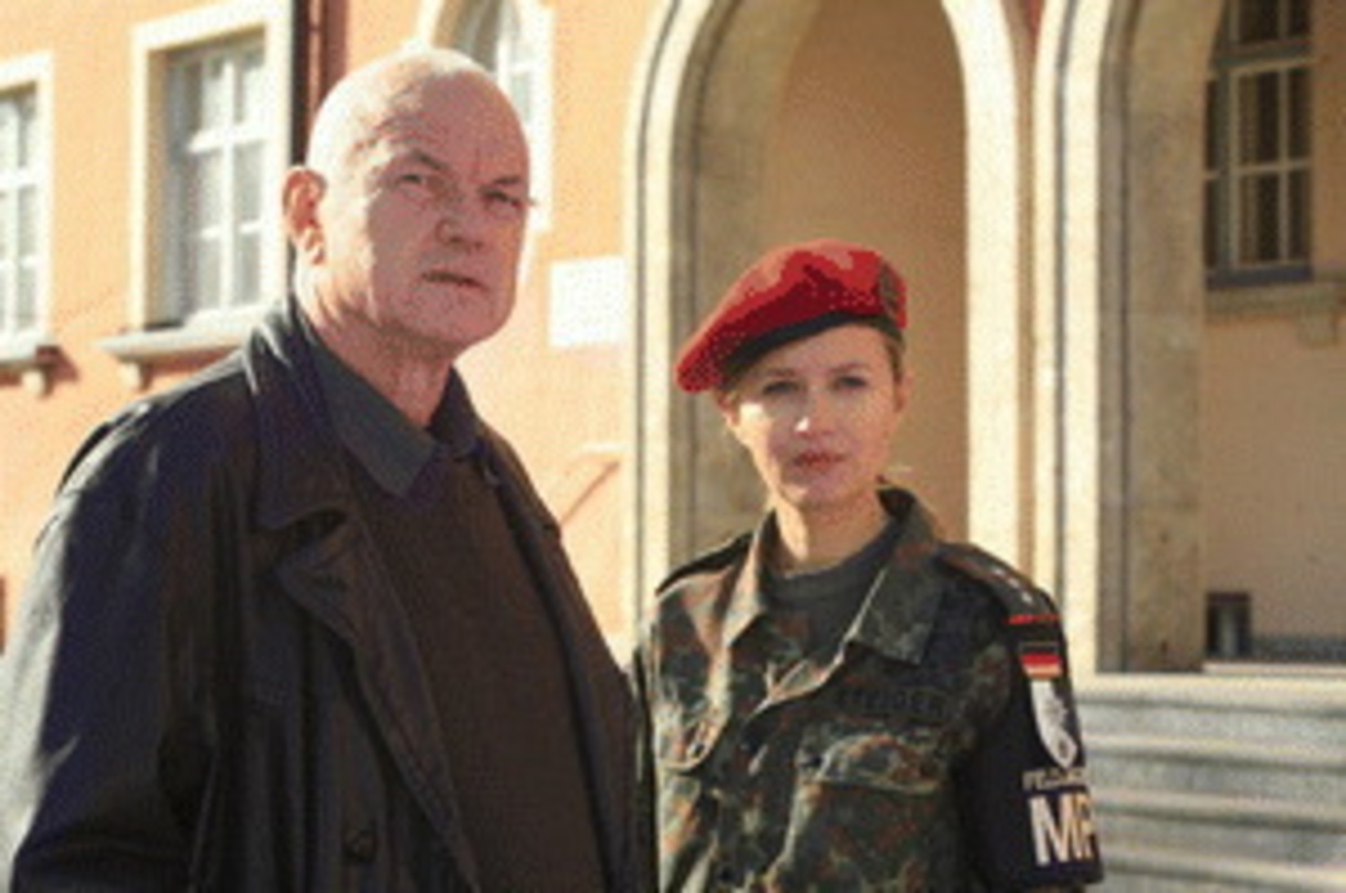Jörg Hube mit Stefanie Stappenbeck in seinem einzigen "Polizeiruf"-Auftritt