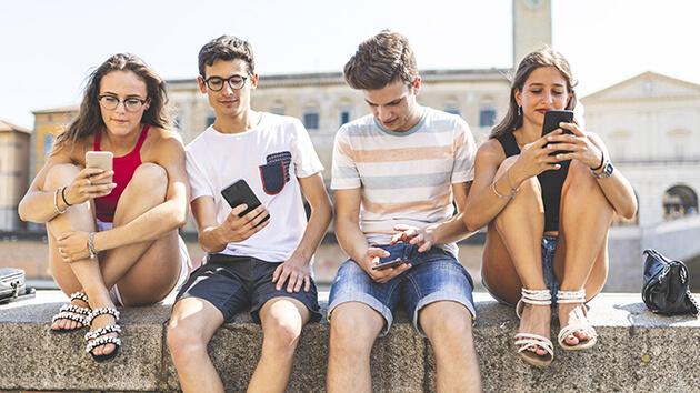 Unzertrennlich: Teenager und Smartphones 