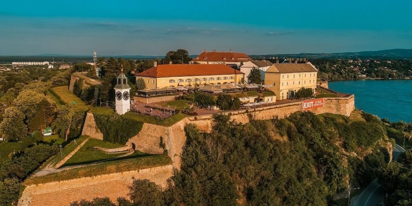 Hier hätte das Exit Festival wieder stattfinden sollen: die Petrovaradiner Festung in Novi Sad