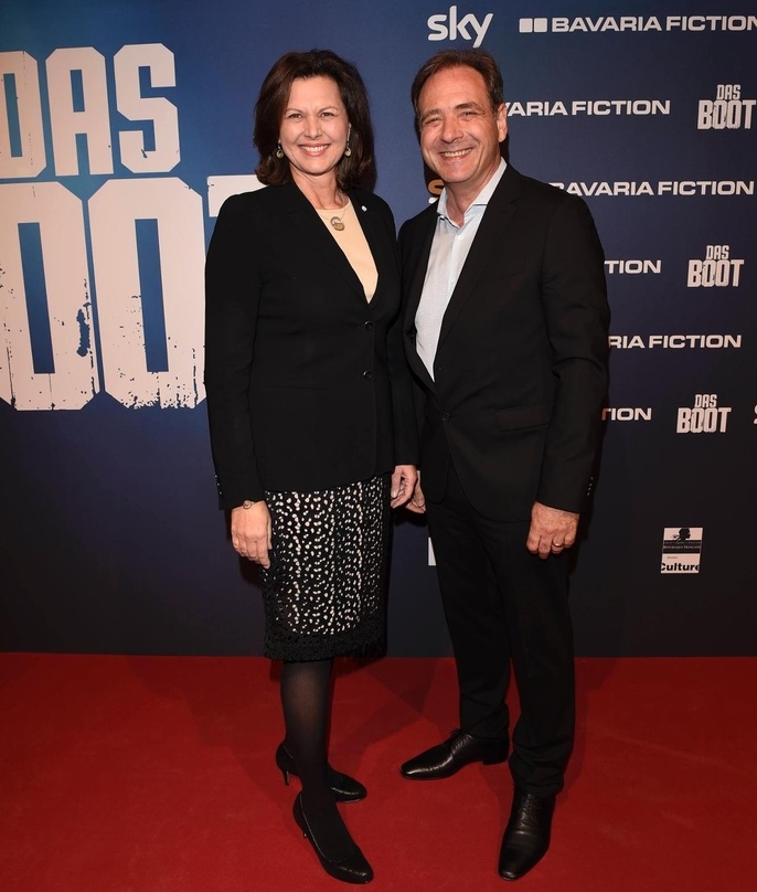 Sky-CEO Carsten Schmidt mit Landtagspräsidentin Ilse Aigner bei der Weltpremiere von "Das Boot"