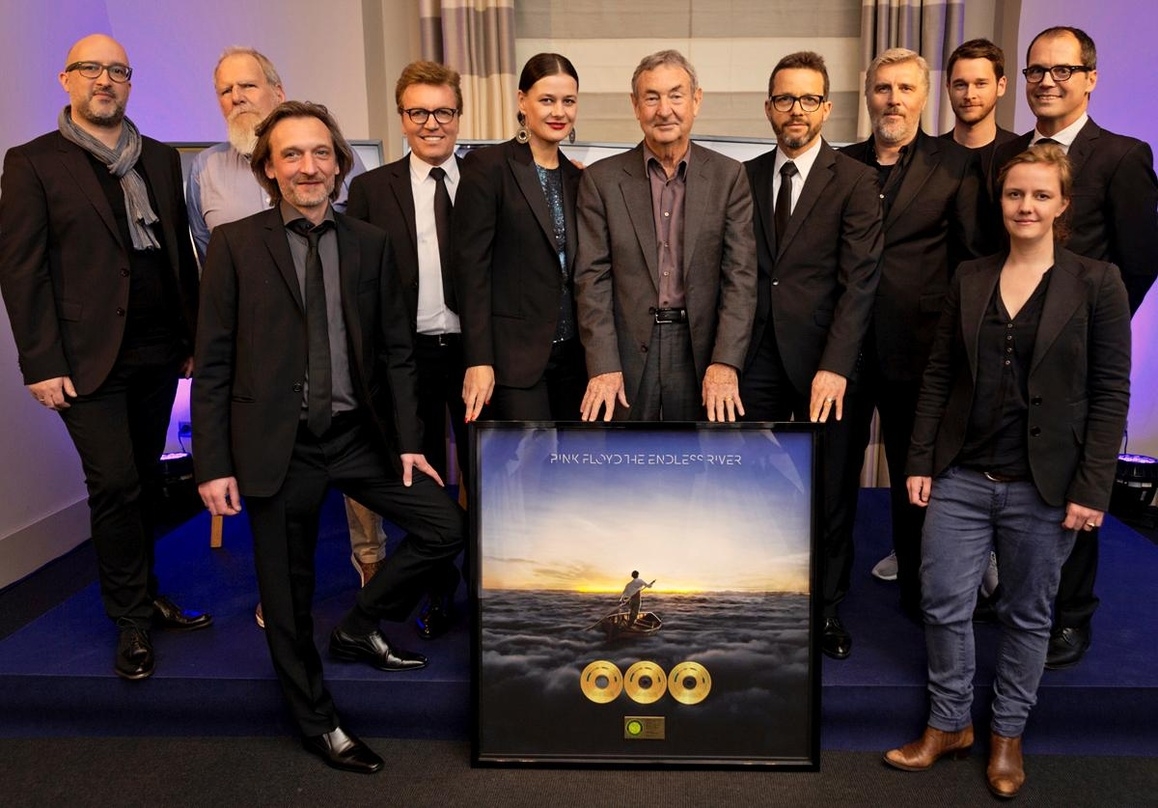 Bei der Verleihung: Nick Mason (Mitte) und sein Team von Warner Music und Starwatch Entertainment