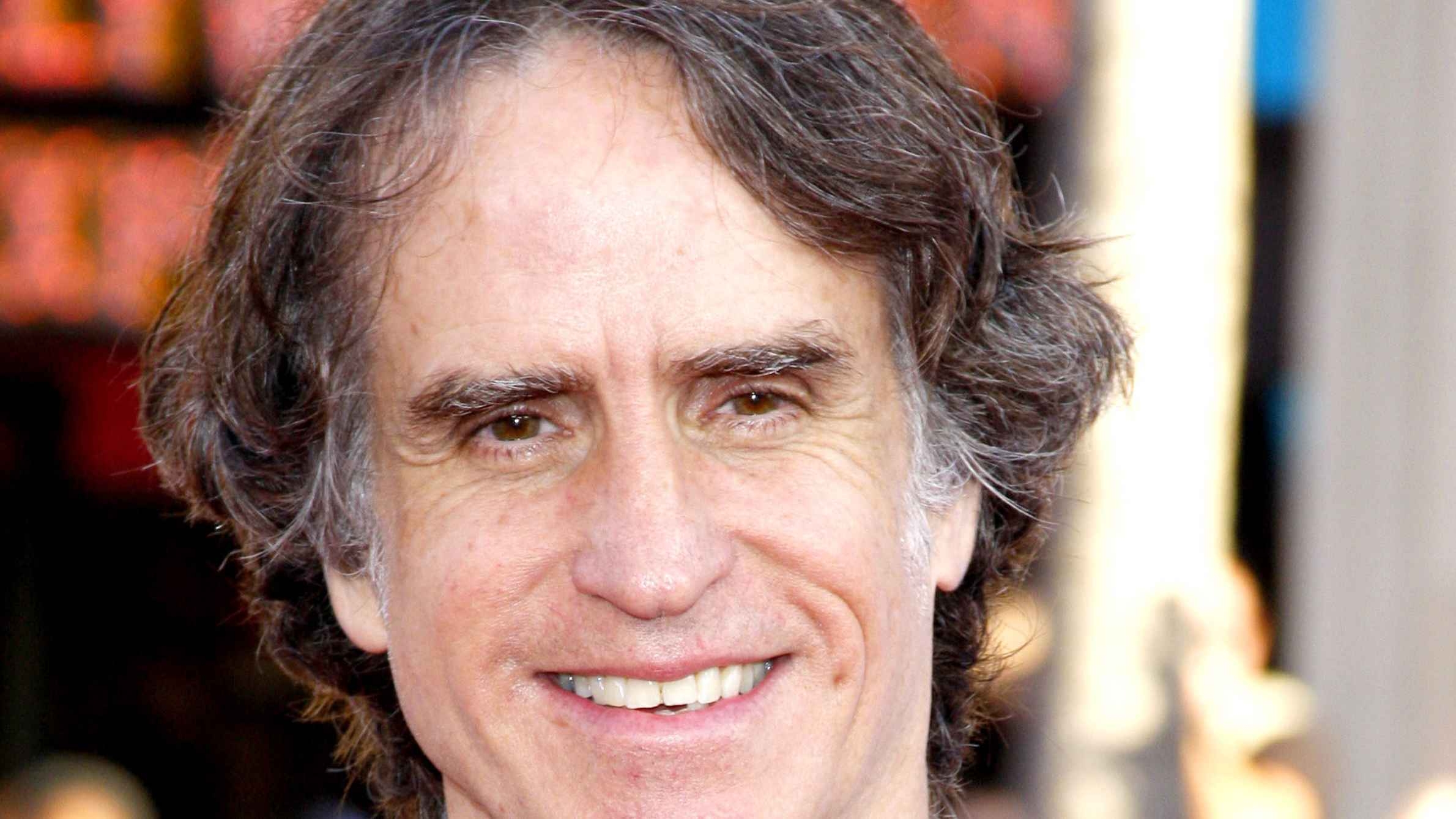 Olivia Colman und Benedict Cumberbatch liefern sich „Rosen-Krieg“ unter der Regie von Jay Roach