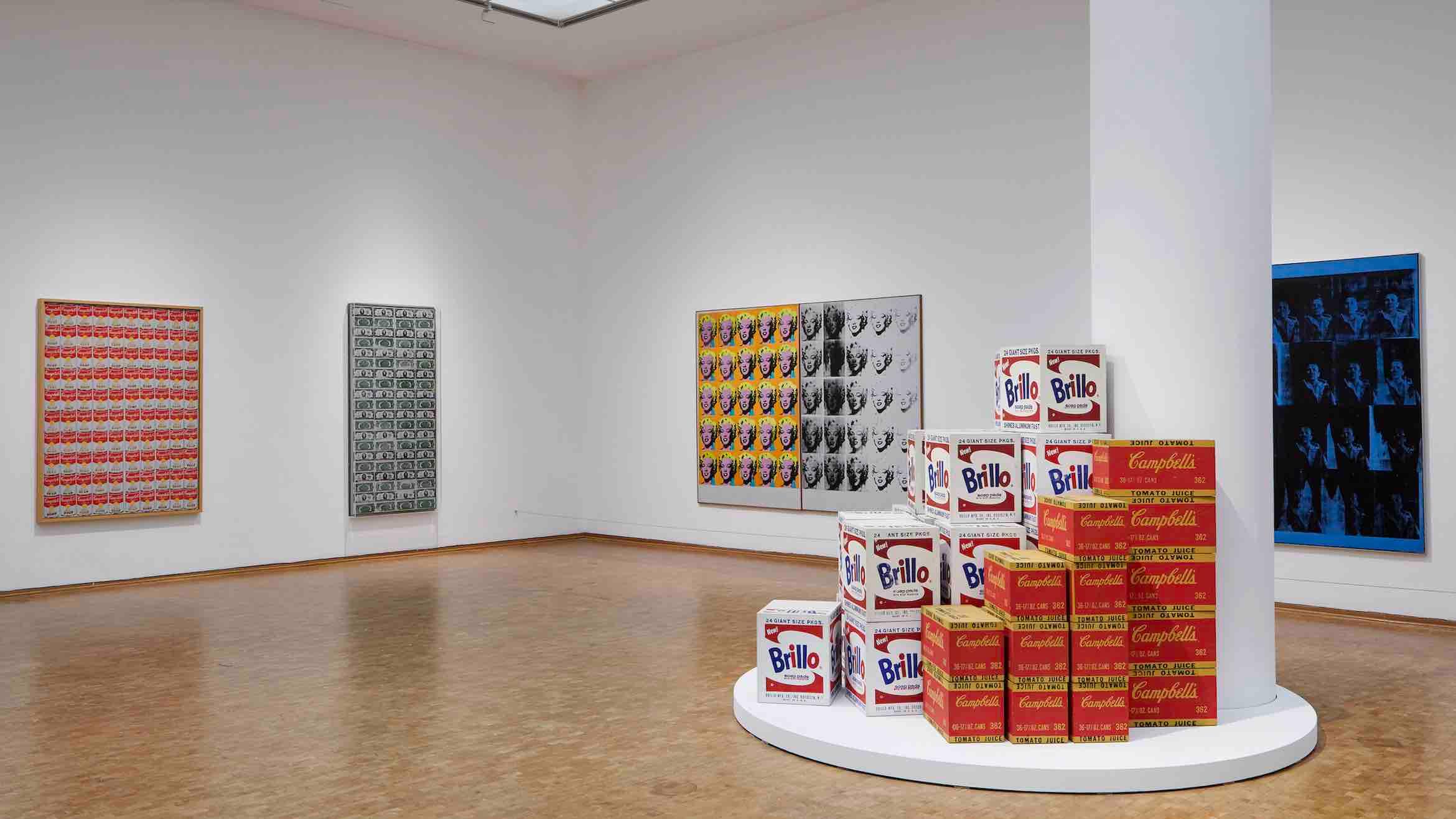 Die Ausstellung "Andy Warhol Now" im Museum Ludwig in Köln kann man sich auch vom Sofa aus ansehen –