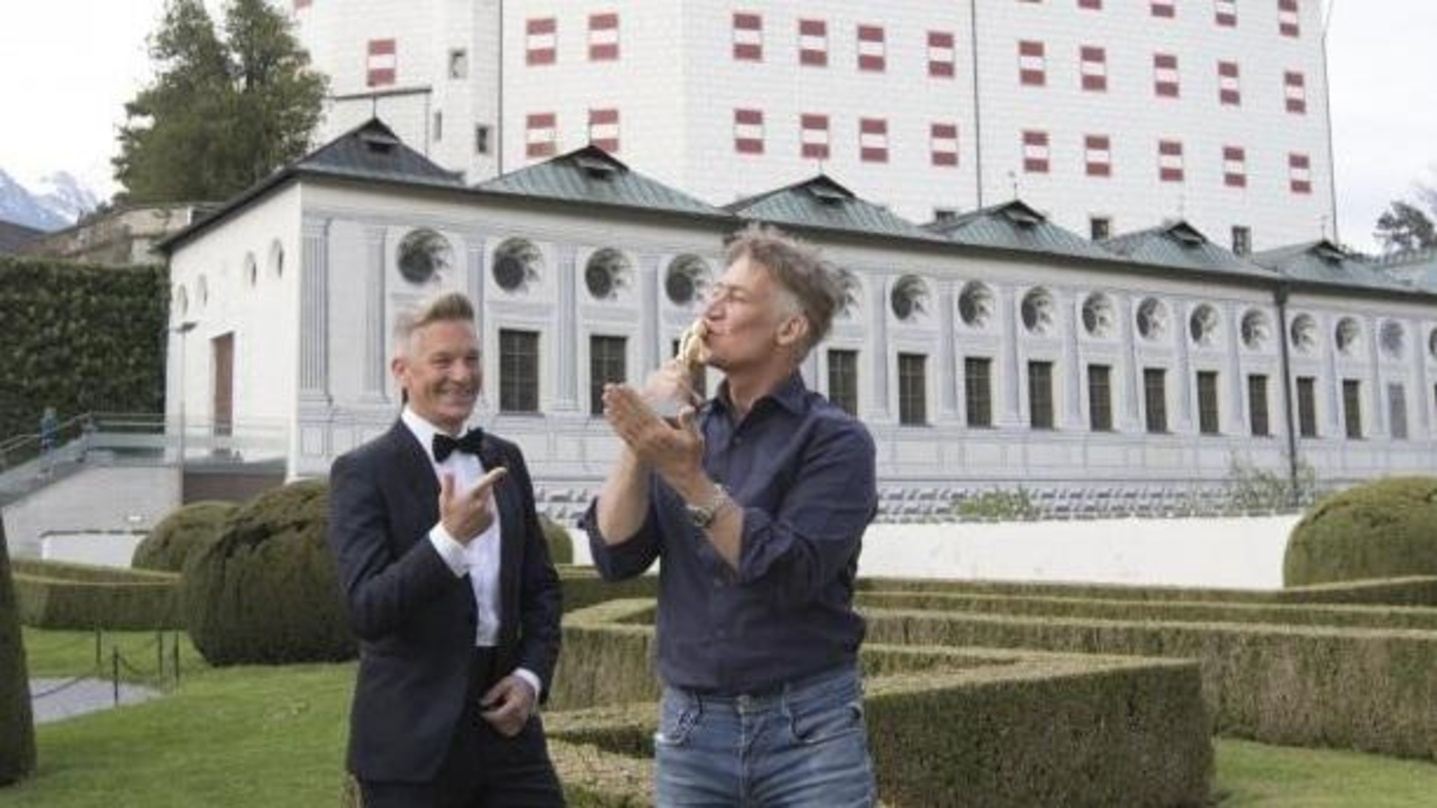 ORF-Mann Andi Knoll überreicht die Romy an Tobias Moretti