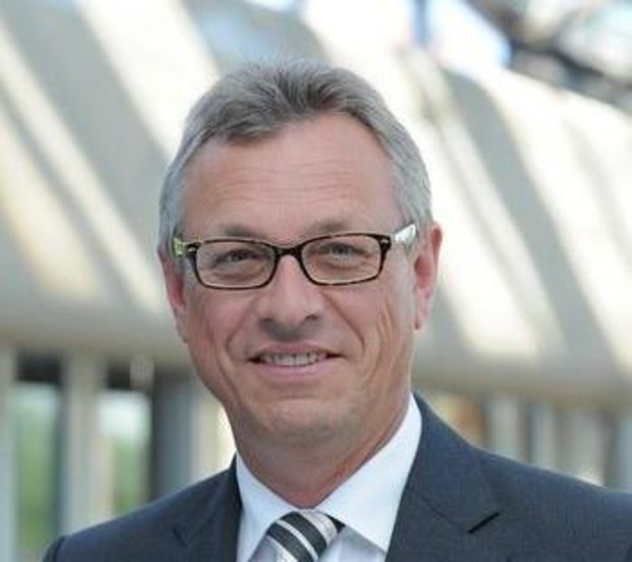 BLM-Präsident Siegfried Schneider stellt bei den Medientagen München den Vielfaltsbericht der Medienanstalten vor