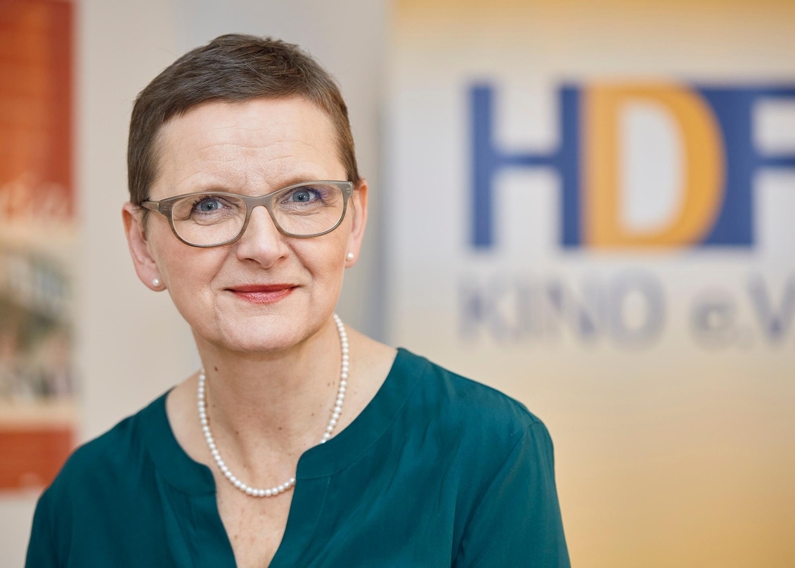 Christine Berg ist seit August 2019 Vorstandsvorsitzende des HDF Kino. Über die Hälfte ihrer Amtszeit fiel bislang in die Zeit der größten Krise, die das Kino in seiner 125-jährigen Geschichte durchstehen musste.