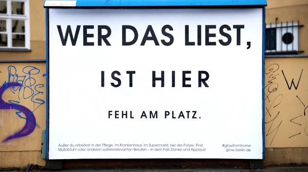 Das Sehtest-Plakat am Berliner Alexanderplatz (Foto: ©glow, Berlin)