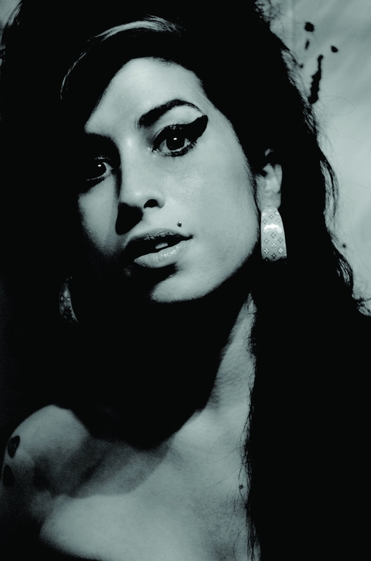 Ihr "Back To Black" ist nun der UK-Bestseller in diesem Millennium: Amy Winehouse
