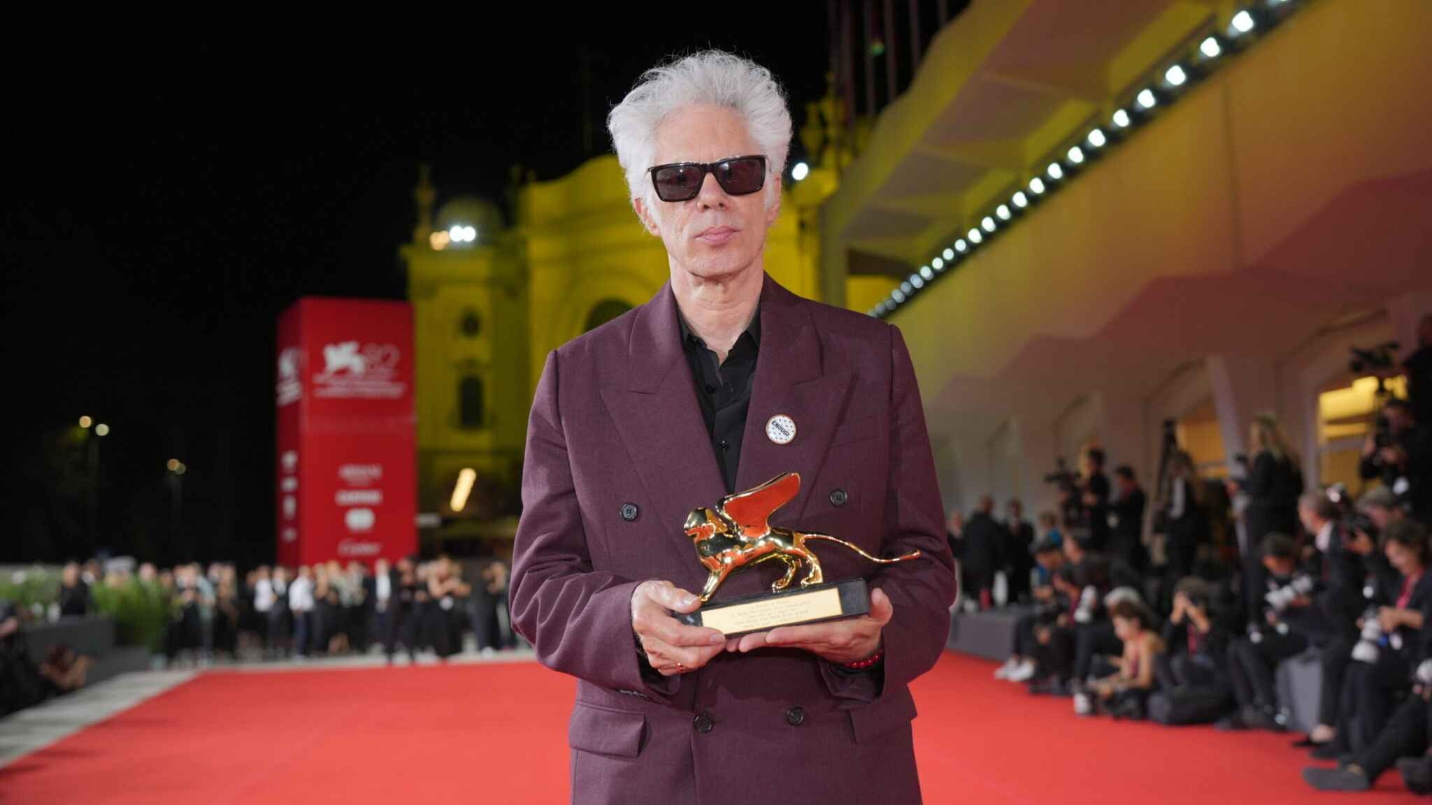 Jim Jarmusch mit Goldenen Löwen für „Father Mother Sister Brother“