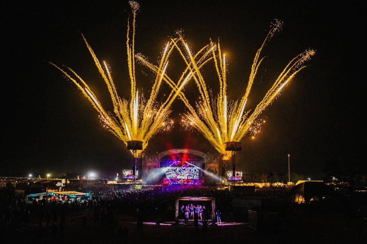 Ein Feuerwerk krönte ihren Auftritt: die Broilers beim Highfield Festival