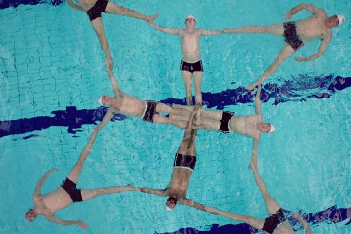 Plitschplatsch: "Swimming with Men"
