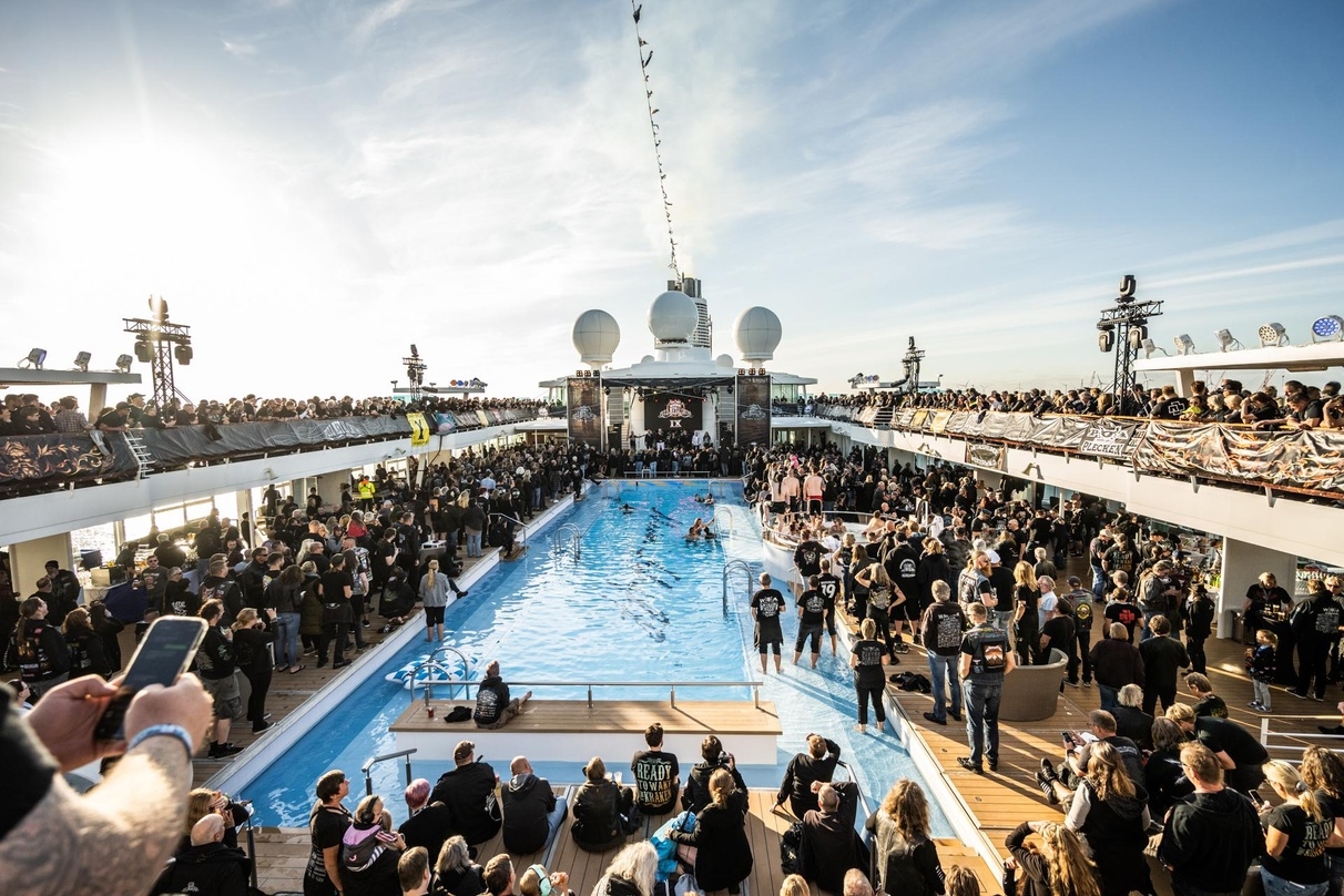 Verbindet Metal und Kreuzfahrttourismus: die Full Metal Cruise