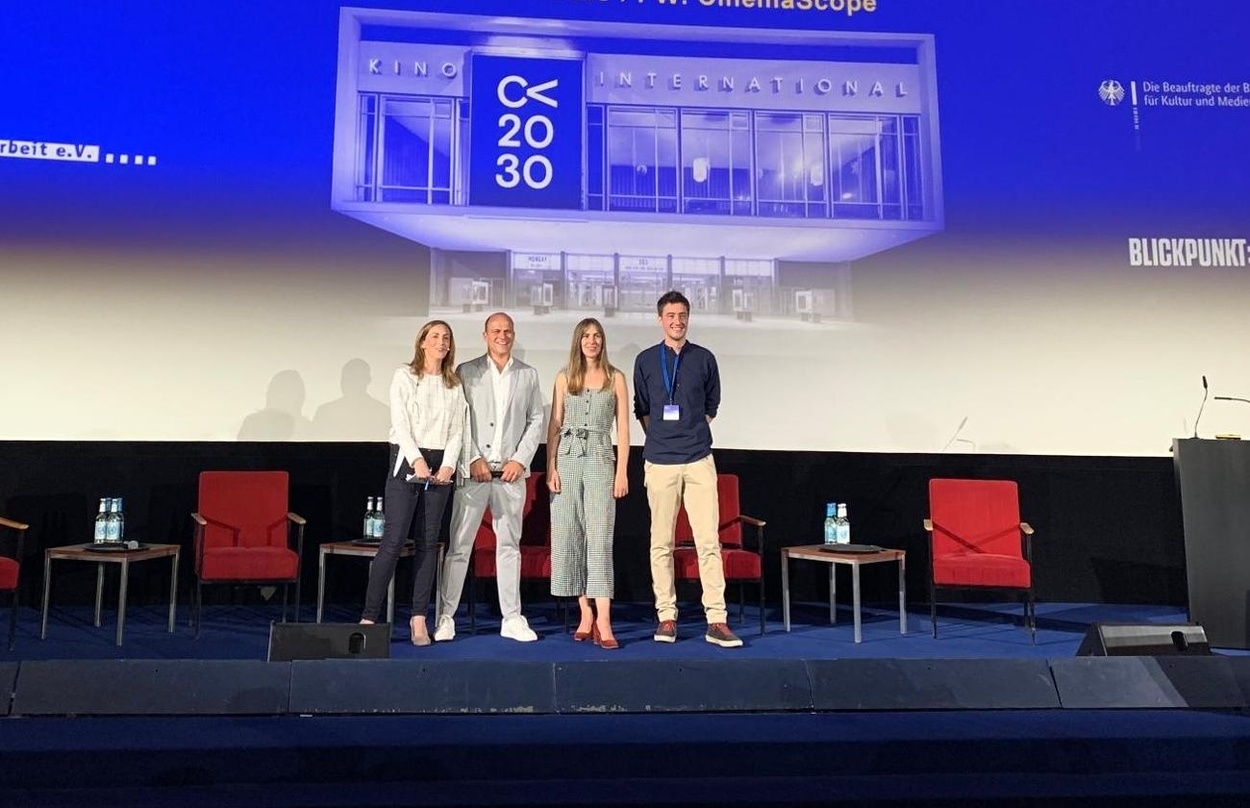 Moderatorin Ute Soldierer, Gastgeber Christian Bräuer, Carolin Lindenmaier und Johannes Litschel bei der Eröffnung der Cinema Vision 2030