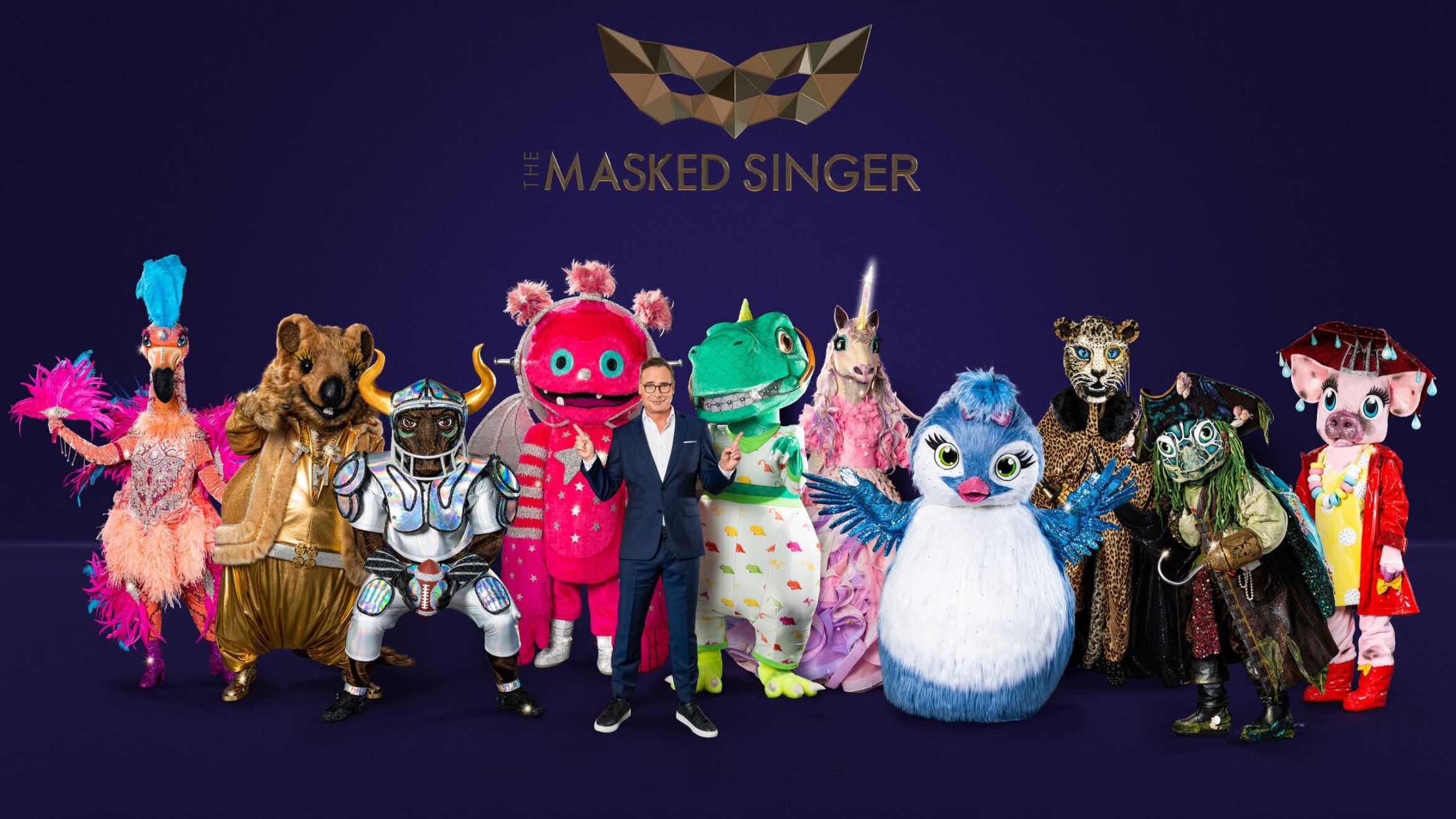 Die "Masked Singer"-Kandidaten 2021: der Flamingo; das Quokka; der Stier; der Monstronaut; Moderator Matthias Opdenhövel; der Dinosaurier; das Einhorn; das Küken; der Leopard; die Schildkröte; das Schwein (v.l.n.r.) - 