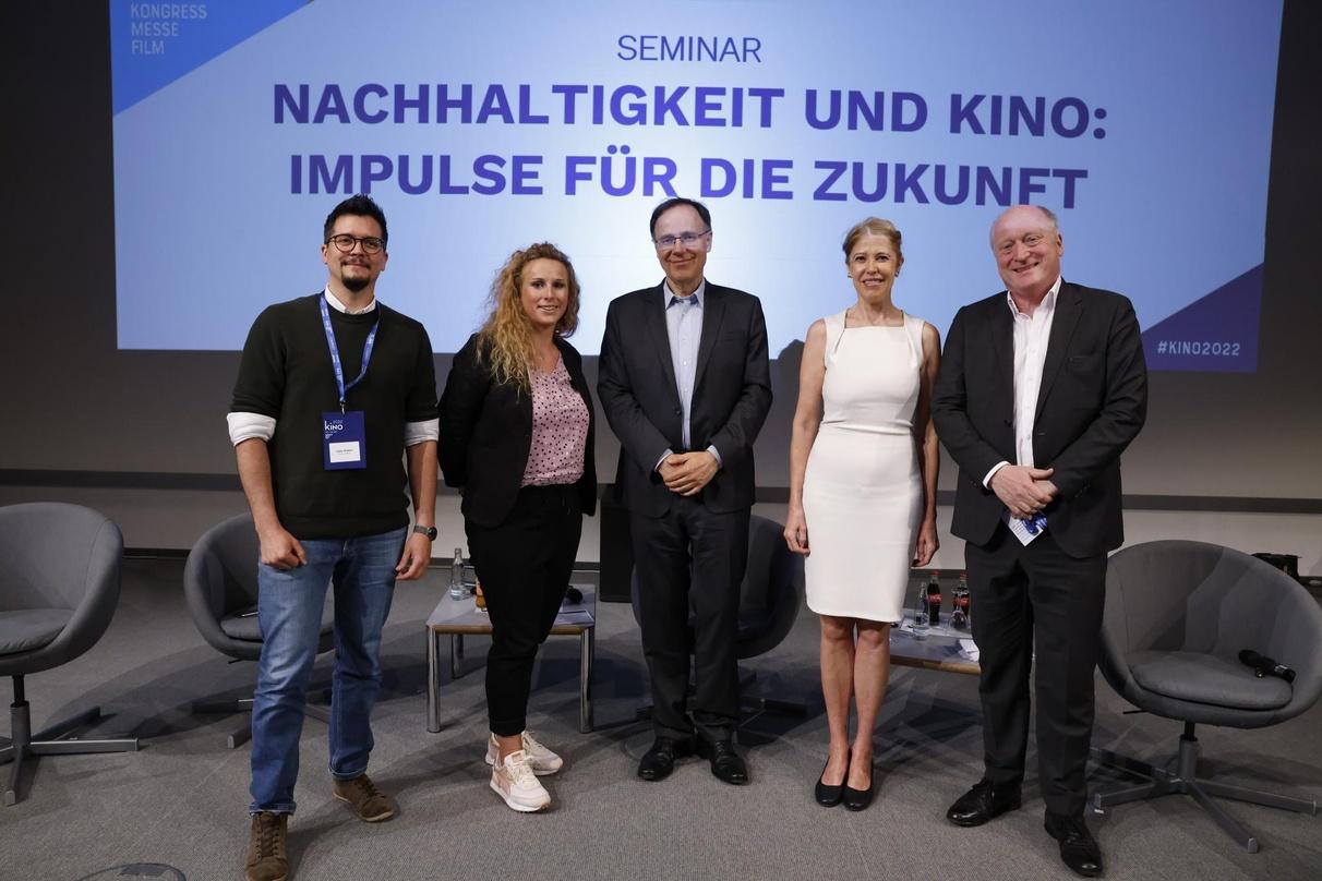 Lukas Hintzen, Doreen Lange, Carl Bergengruen, Birgit Heidsiek und Peter Dinges beim Nachhaltigkeits-Seminar in Baden-Baden