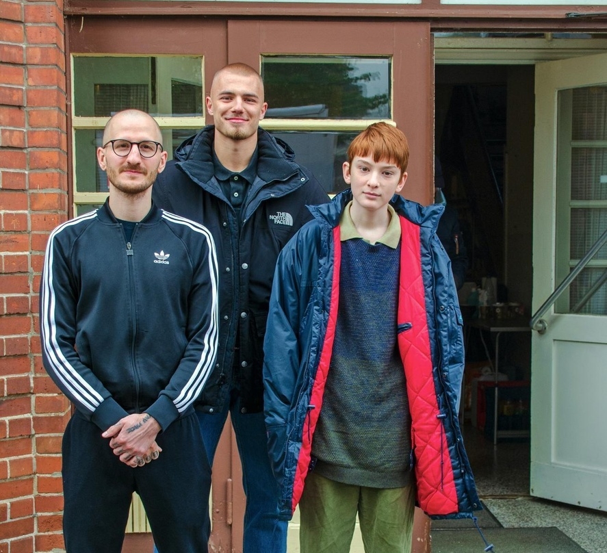 Regisseur und Drehbuchautor Constantin Hatz (links) mit den beiden Hauptdarstellern von "März" (AT), Malte Oskar Frank (rechts) und Eric Cordes (Mitte) 