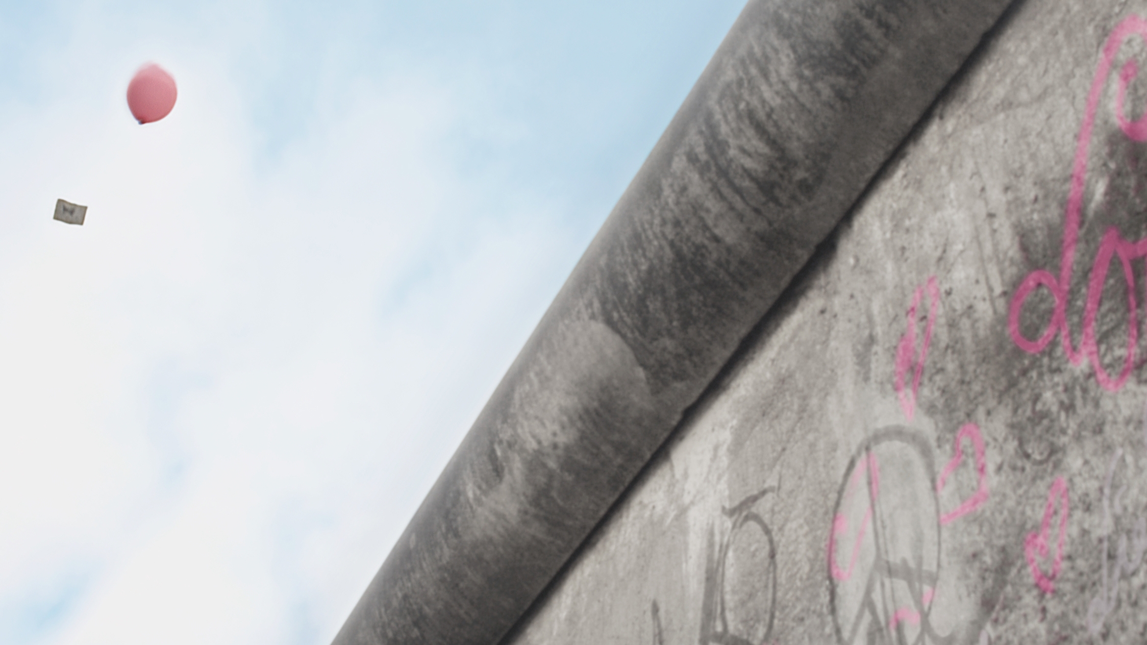 Ein Luftballon, zwei Mädchen, eine Mauer und eine Verbindung fürs Leben. Unter dem Motto „Verbunden wie niemals zuvor“ startet die Telekom ihre neue 5G-Kampagne.