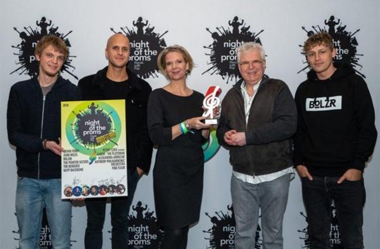 Bei der Verleihung (von links): Lukas Hohmeyer (P.S.E. Germany), Milow, WDR-Hörfunkdirektorin Valerie Weber, Dirk Hohmeyer (P.S.E. Germany) und Tim Bendzko.