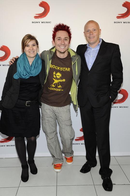 Neue Partner bei Sony Music (von links): Barbara Wanner (Marketing), Donikkl und Bent Schönemann