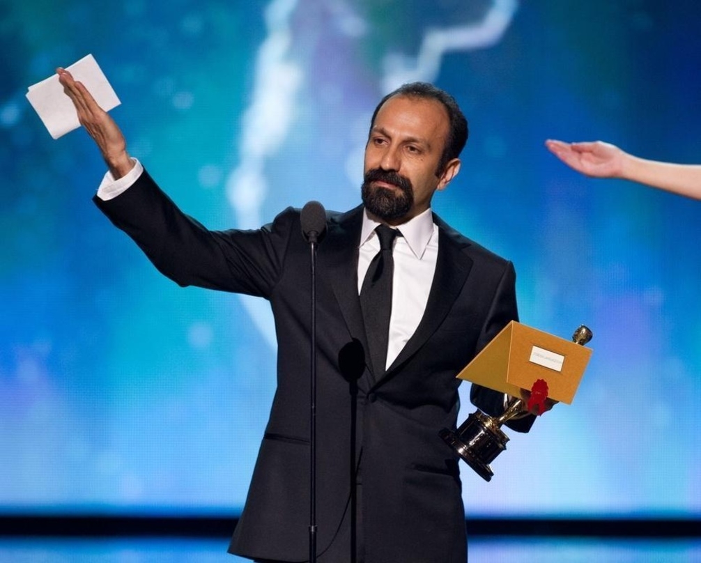 Asghar Farhadi mit seinem Oscar für "Nader und Simin - Eine Trennung" 