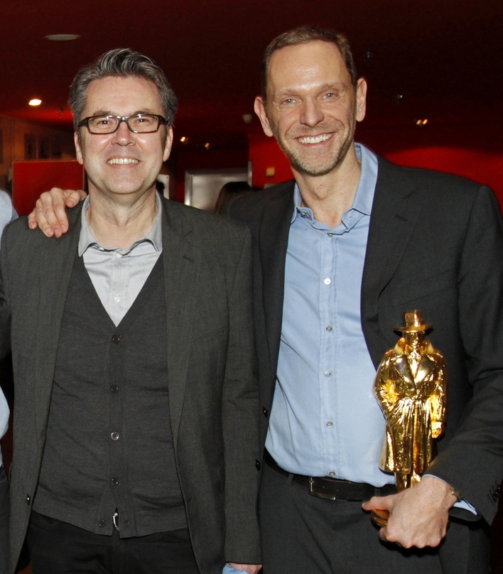 Markus Zimmer konnte anlässlich der Tradeshow einen Gold-Bogey von Blickpunkt:Film-Chefredakteur Ulrich Höcherl entgegen nehmen