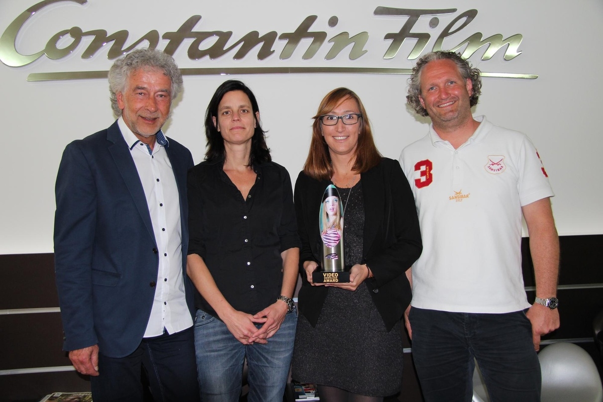In München nahm das Constantin-Team den Video Download Award entgegen (v.l.): Franz Woodtli, Katja Kessler, Victoria Heckroth und Daniel Fröhlich