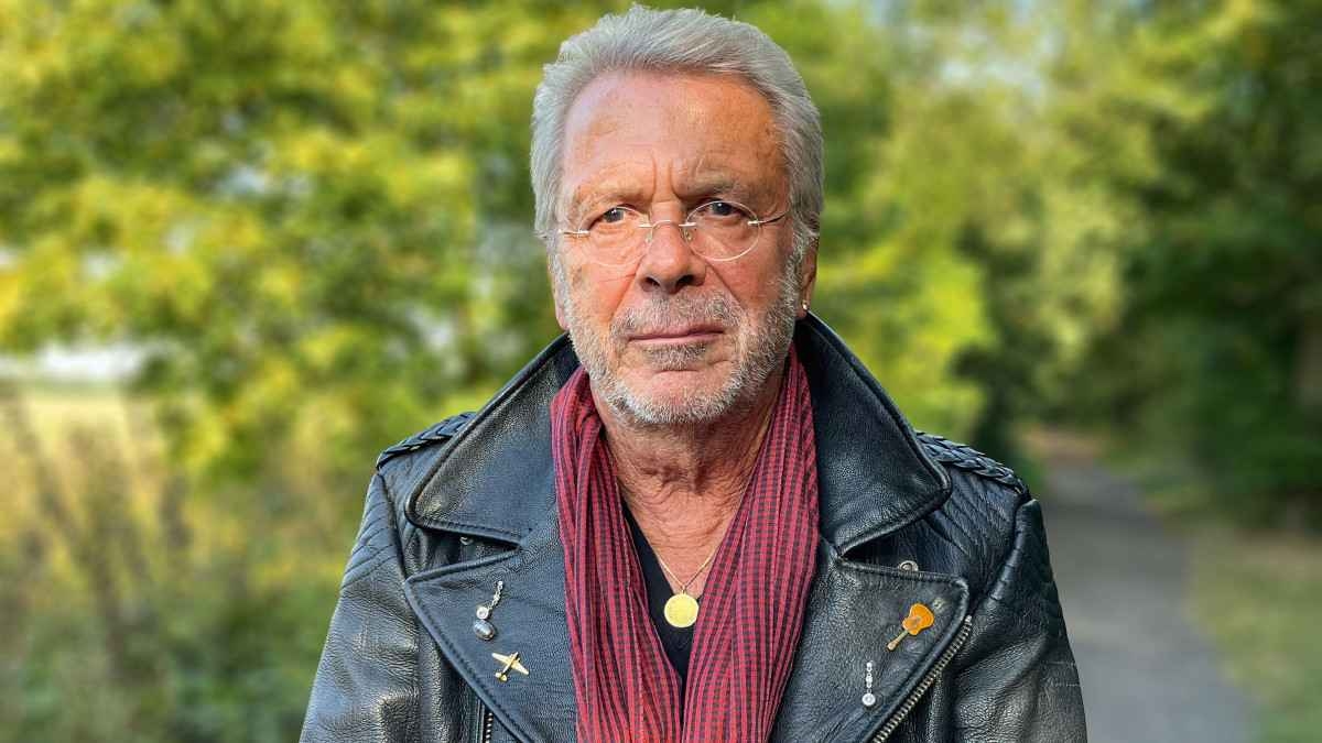 Charts KW45: Reinhard Mey stellt dank Haftbefehl Rekord auf