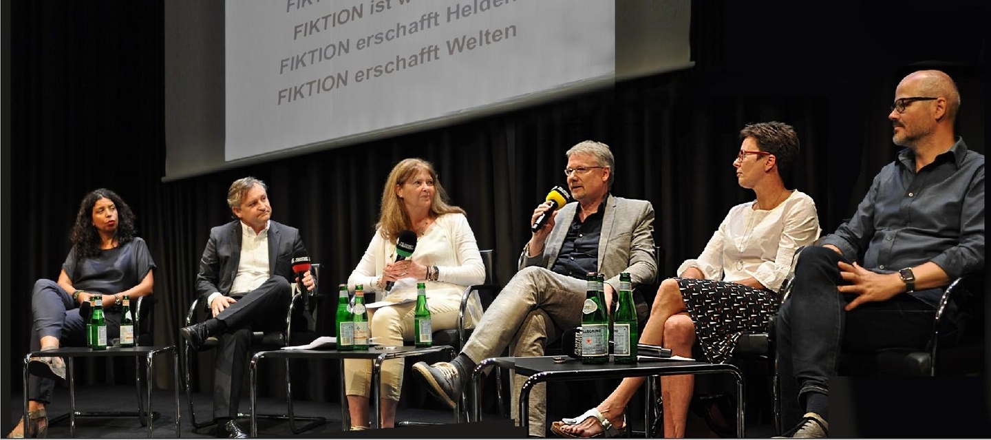 Das VDD-Panel: Sarah Schnier, Daniel Curio, Moderatorin Brigitte Drodtloff, Frank Tönsmann, Isabell Zacharias und Benedikt Röskau